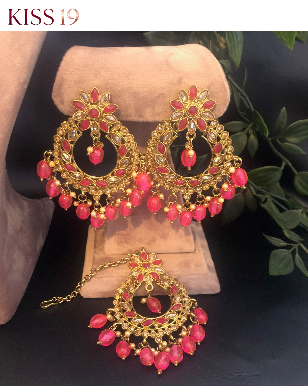 The Windsor Rose Choker Set
