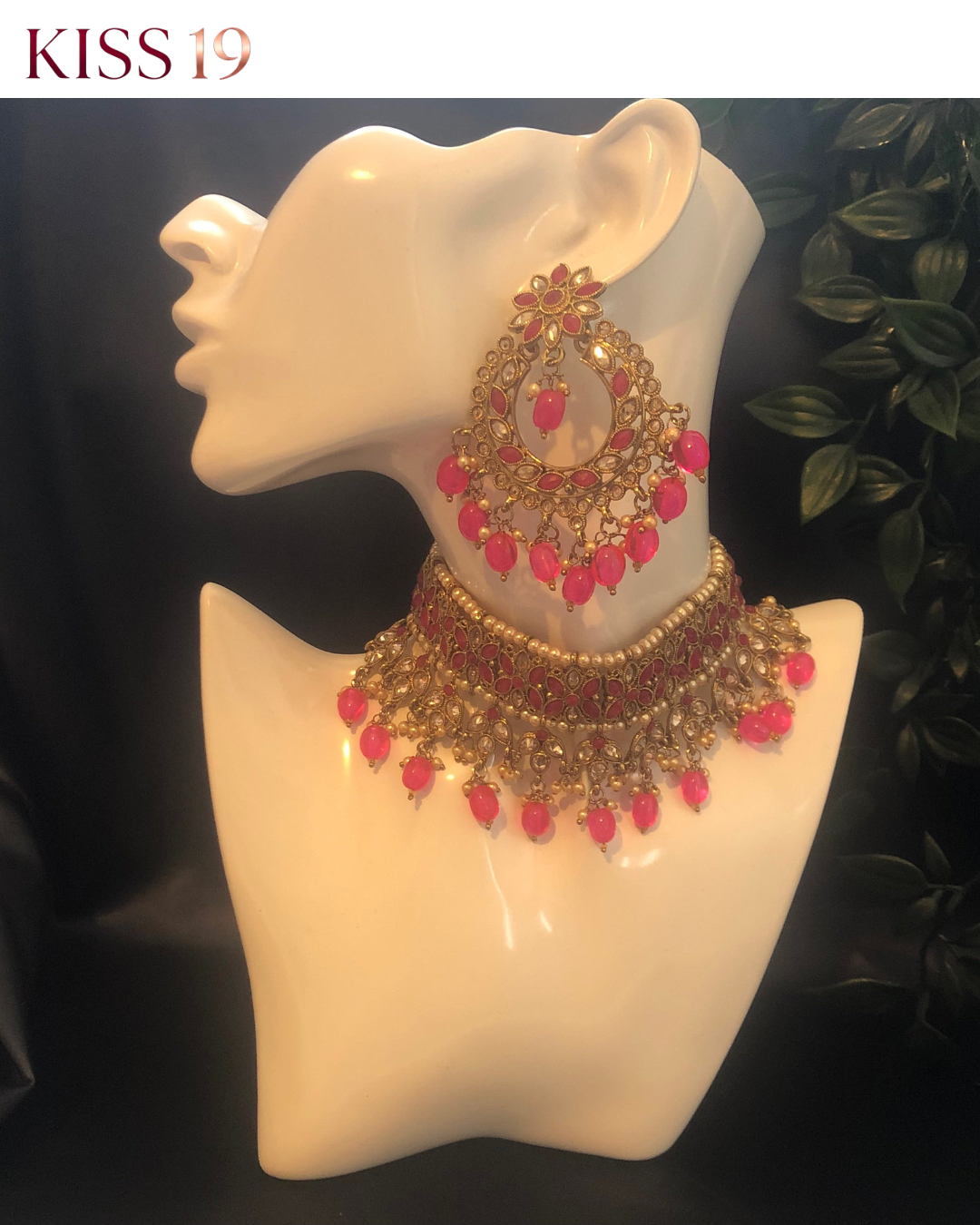 The Windsor Rose Choker Set